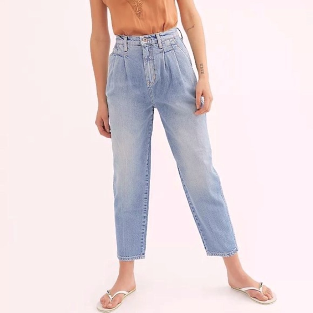 Free People Denim. We The Free. ‘Faded Love’ Pleated denim jeans.
